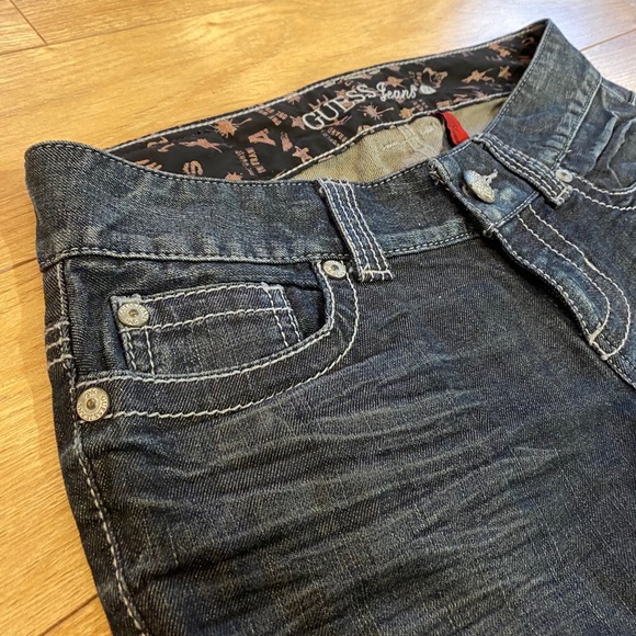 Blue Jeans - Picture 3 of 6